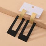 boucles doreilles pendantes noires et dorées fantaisie géométrique