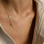 collier personnalisé initiales plaqué or idée cadeau femme maman