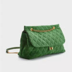 sac à main daim vert bandoulière chaîne dorée tendance chic