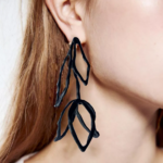 boucles doreilles pendantes rétro noires fleurie