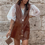 mini robe en cuir marron tendance printemps 2023