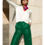 pantalon en cuir vert évasé taille haute