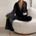 pyjama noir en satin femme chic