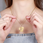 medaillon personnalisé enveloppe message cadeau femme