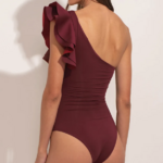 maillot de bain une pièce bordeaux asymétrique galbant