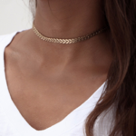 collier ras du cou doré 1