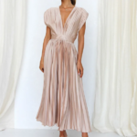 robe plissée en satin rose clair pour occasions spéciales femme