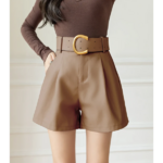 short en cuir marron avec ceinture luxe femme
