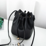 sac seau en cuir noir