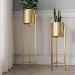 Cache-pot doré sur pied design