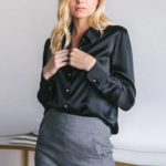 chemisier en satin noir classique femme