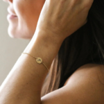 bracelet plaqué or 24k breloque personnalisée gravure symbole
