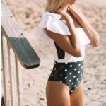 maillot de bain femme noir et blanc à pois asymétrique