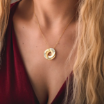 collier personnalisable avec prénoms gravés femme