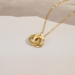 collier personnalisé gravé plusieurs prénoms plaqué or