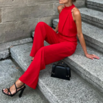 combinaison rouge femme élégante