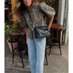 blouse imprimée léopard à manches courtes