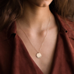collier gravé prénom date personnalisé