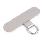 Adaptateur universel. disponible en coloris or, argent et noir, conçu pour attacher facilement votre chaîne à nimporte quel téléphone, tout en gardant votre coque actuelle