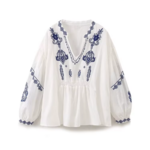 blouse blanche brodée fleurie bleue en coton (2)