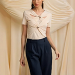 T-shirt chic à manches courtes broches dorées