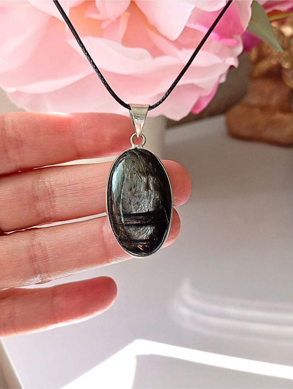 image d un pendentif en pierre d hyperthène