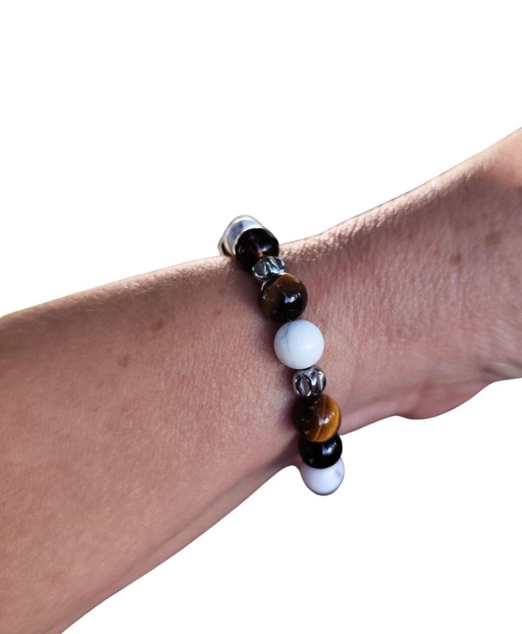 bracelet-femme-oeil-de-tigre-porté-pierres-naturelles