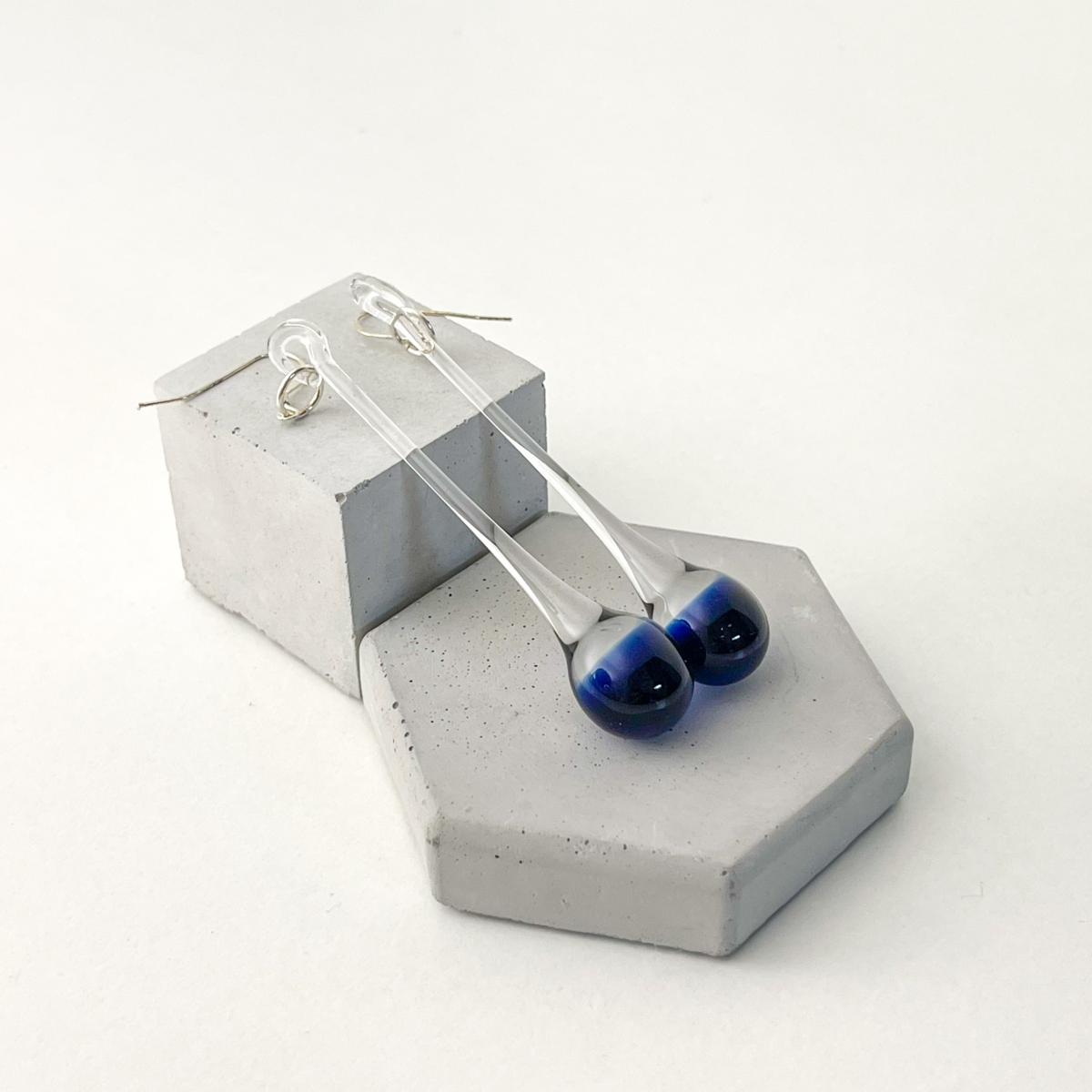 Boucles d\'oreilles gouttes longues bleues