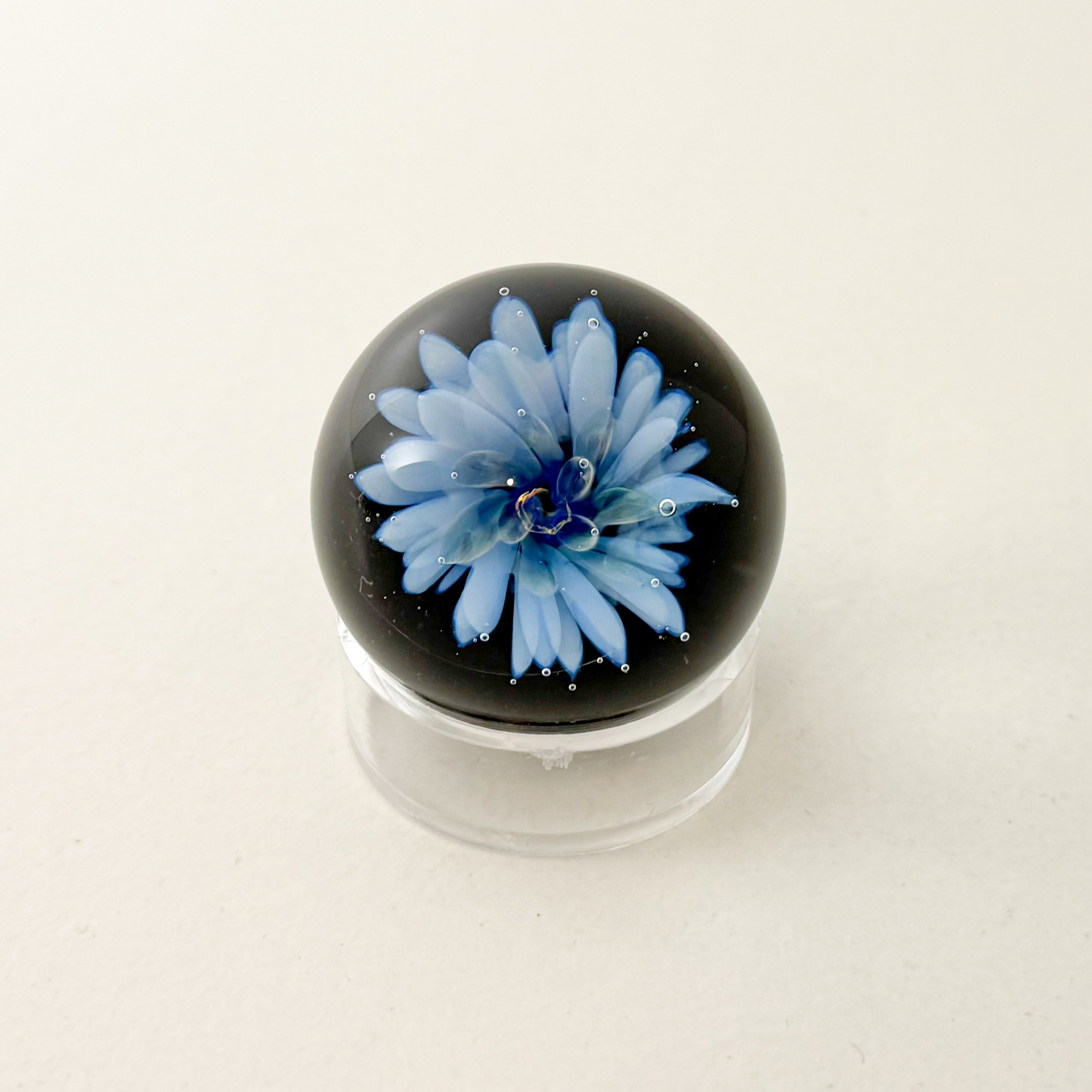 Mini sphère de verre fleur