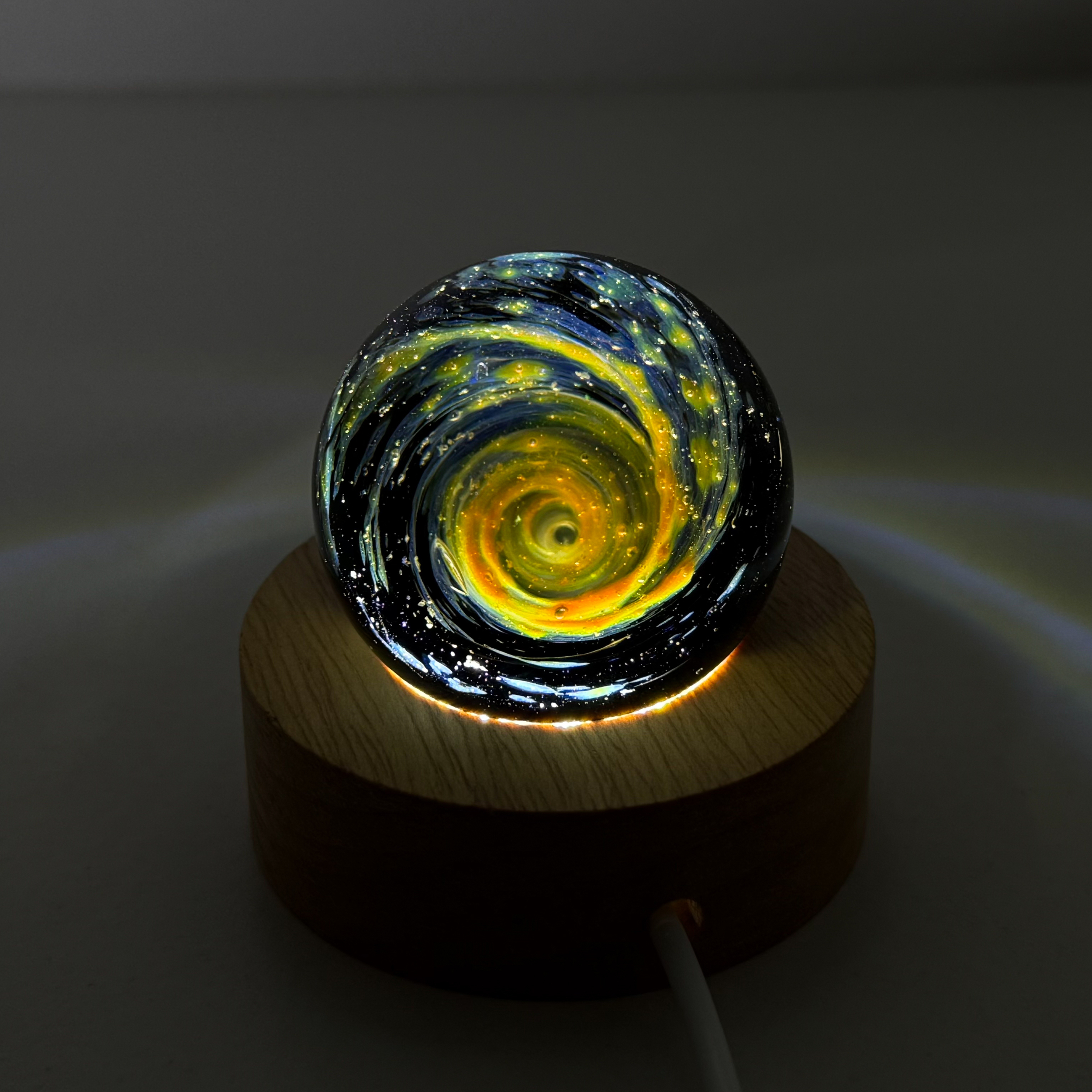 Marble vortex et socle lumineux