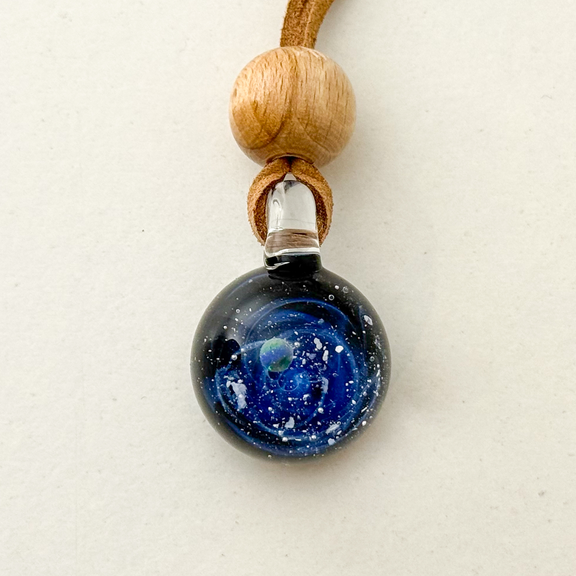 Pendentif Galaxie unisexe en verre fait main