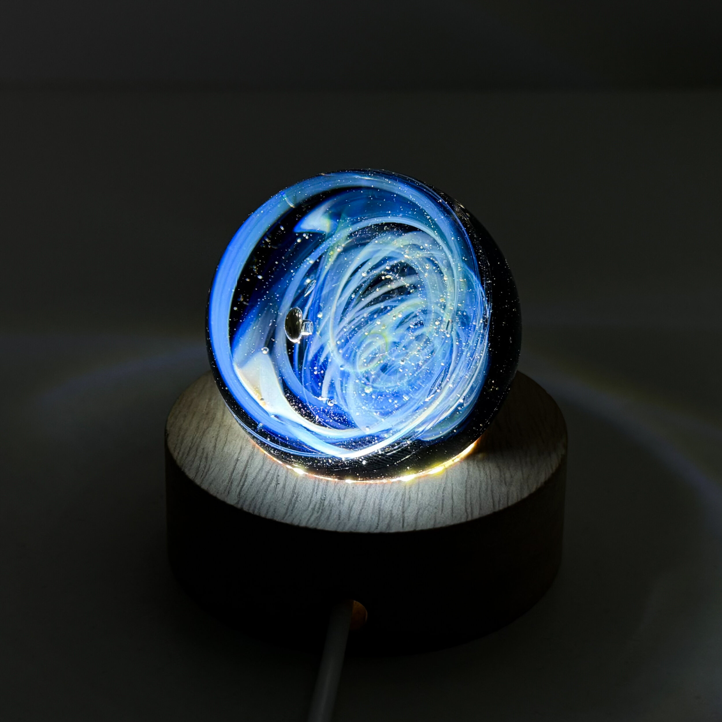 Sphère de verre pépite d\'or