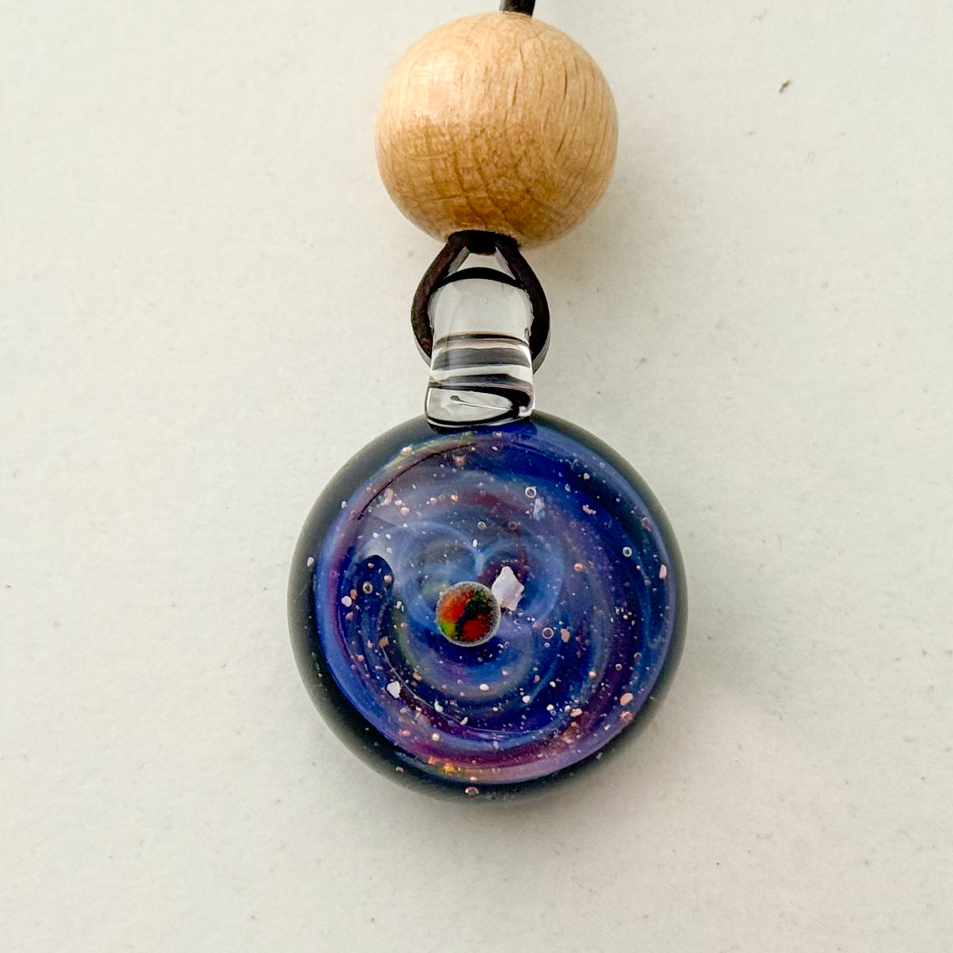 Collier Nébuleuse en verre fabriqué à la main