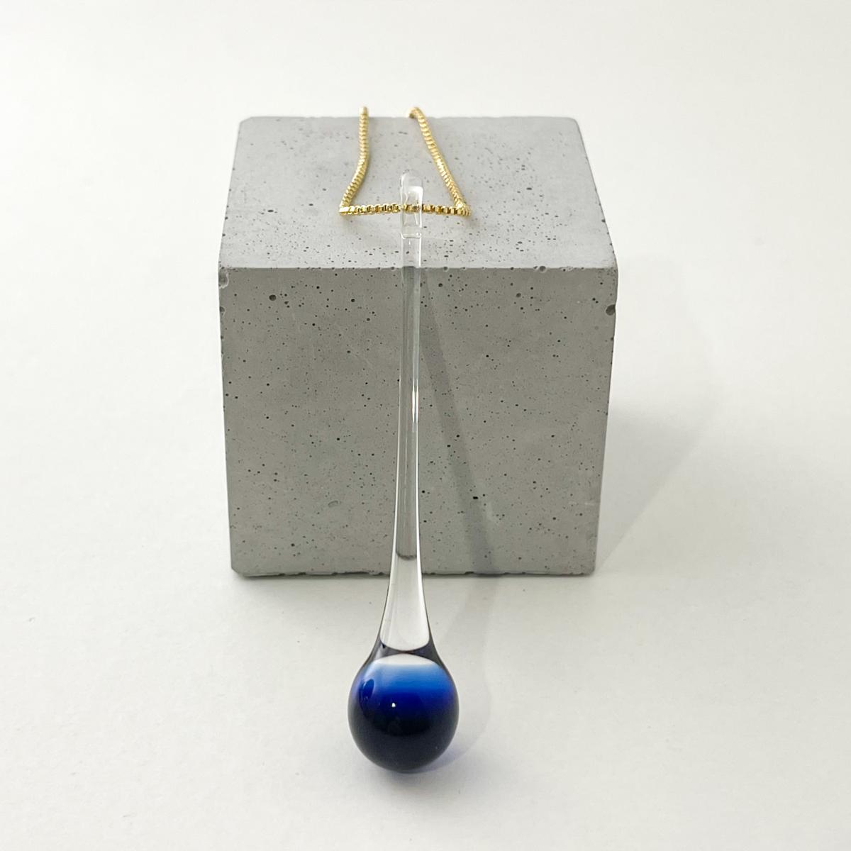 collier goutte longue sur chaine inox argentée
