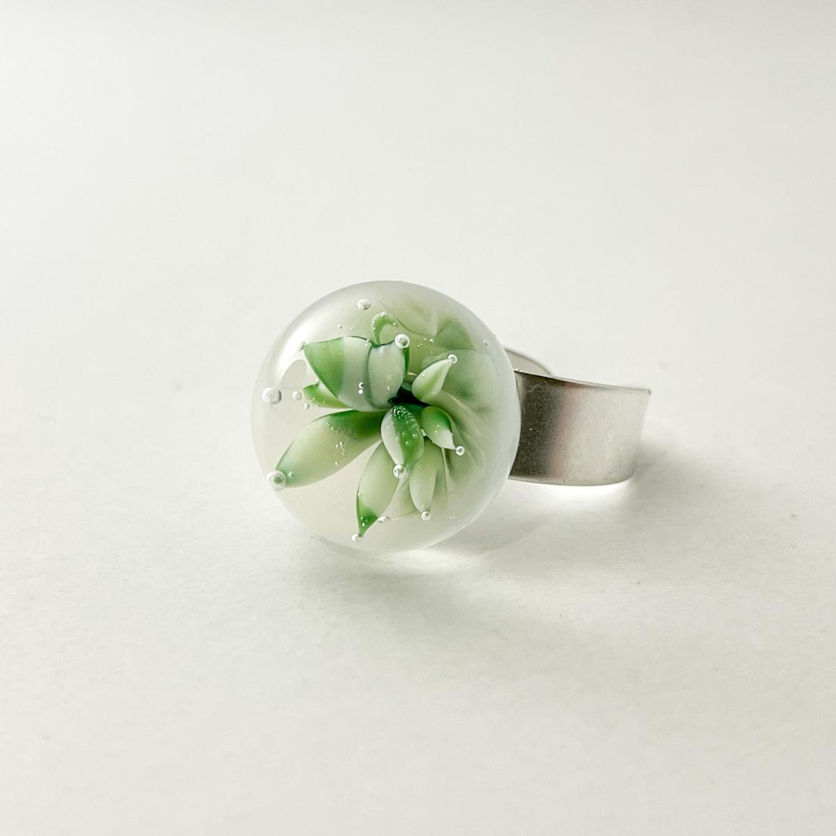 Bague en verre motif fleur