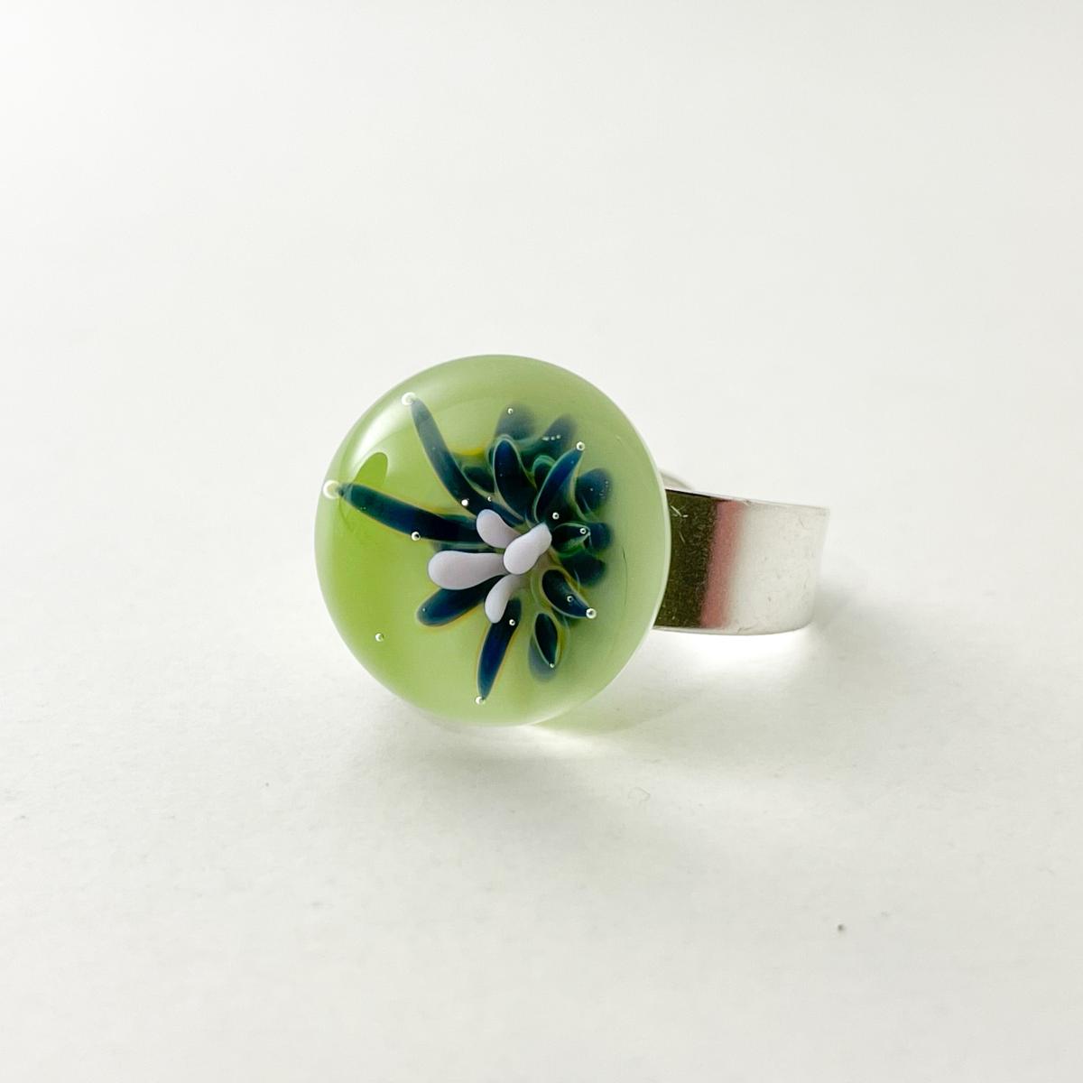 Bague fleur en verre artisanale