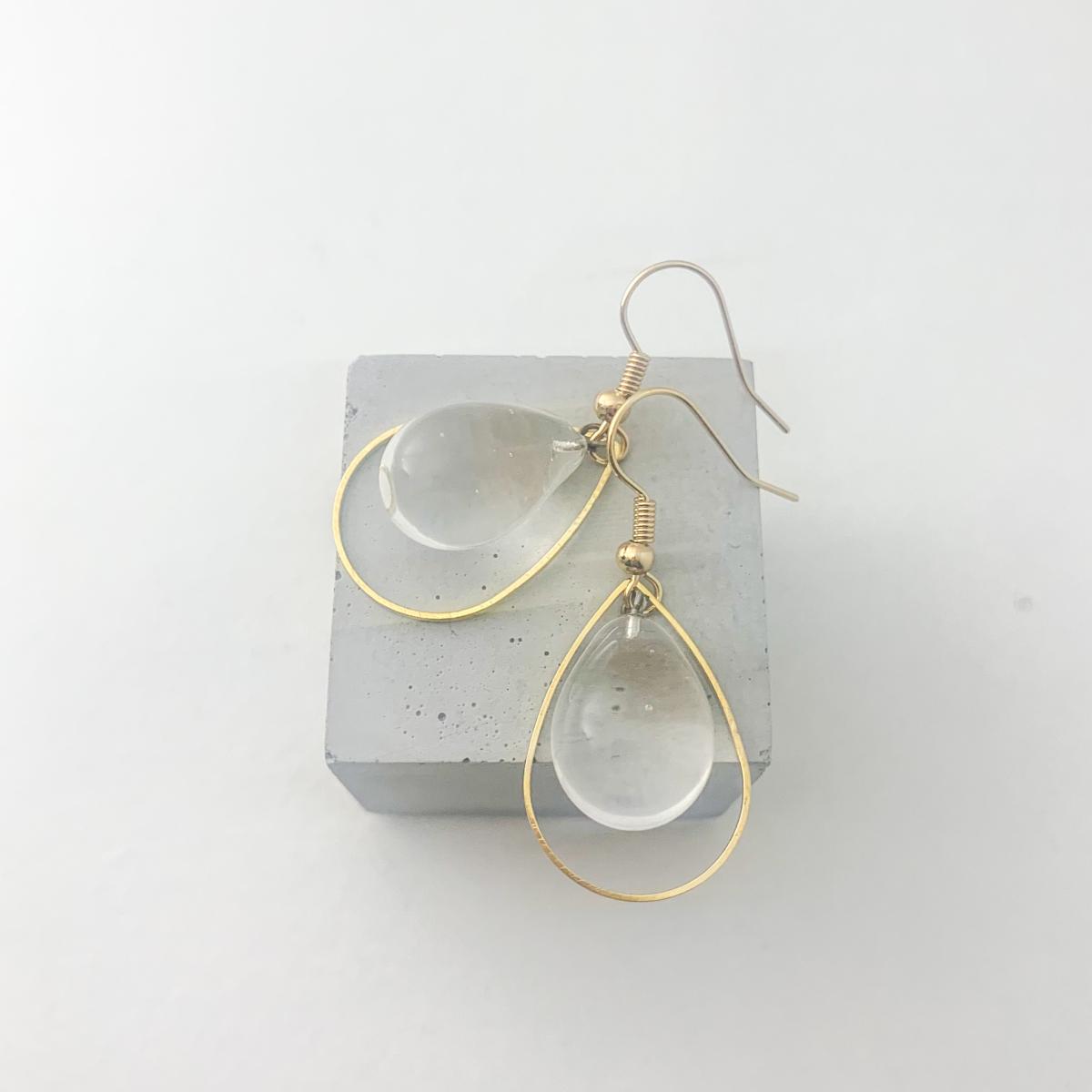 Boucles d\'oreilles double goutte transparente en verre