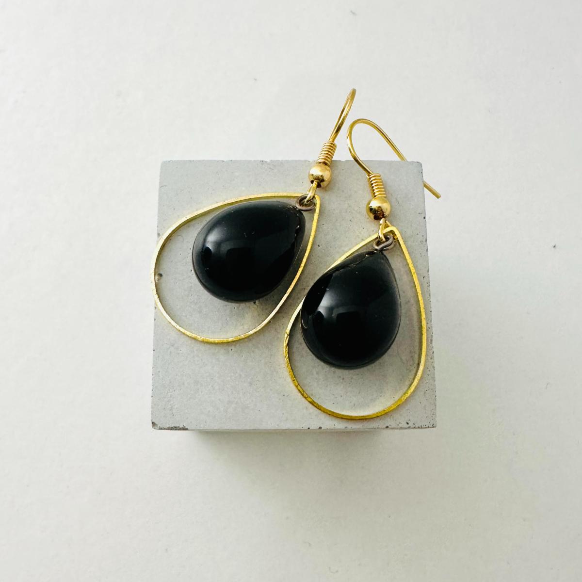 Boucles d\'oreilles double goutte en verre noir