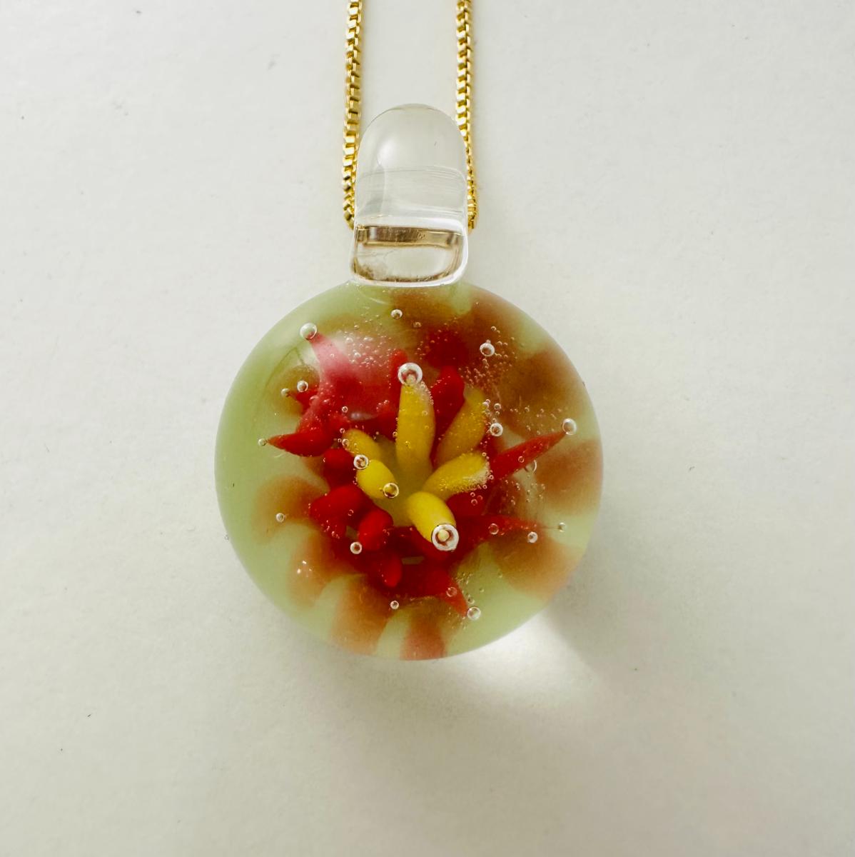 Collier fleur jaune et rouge