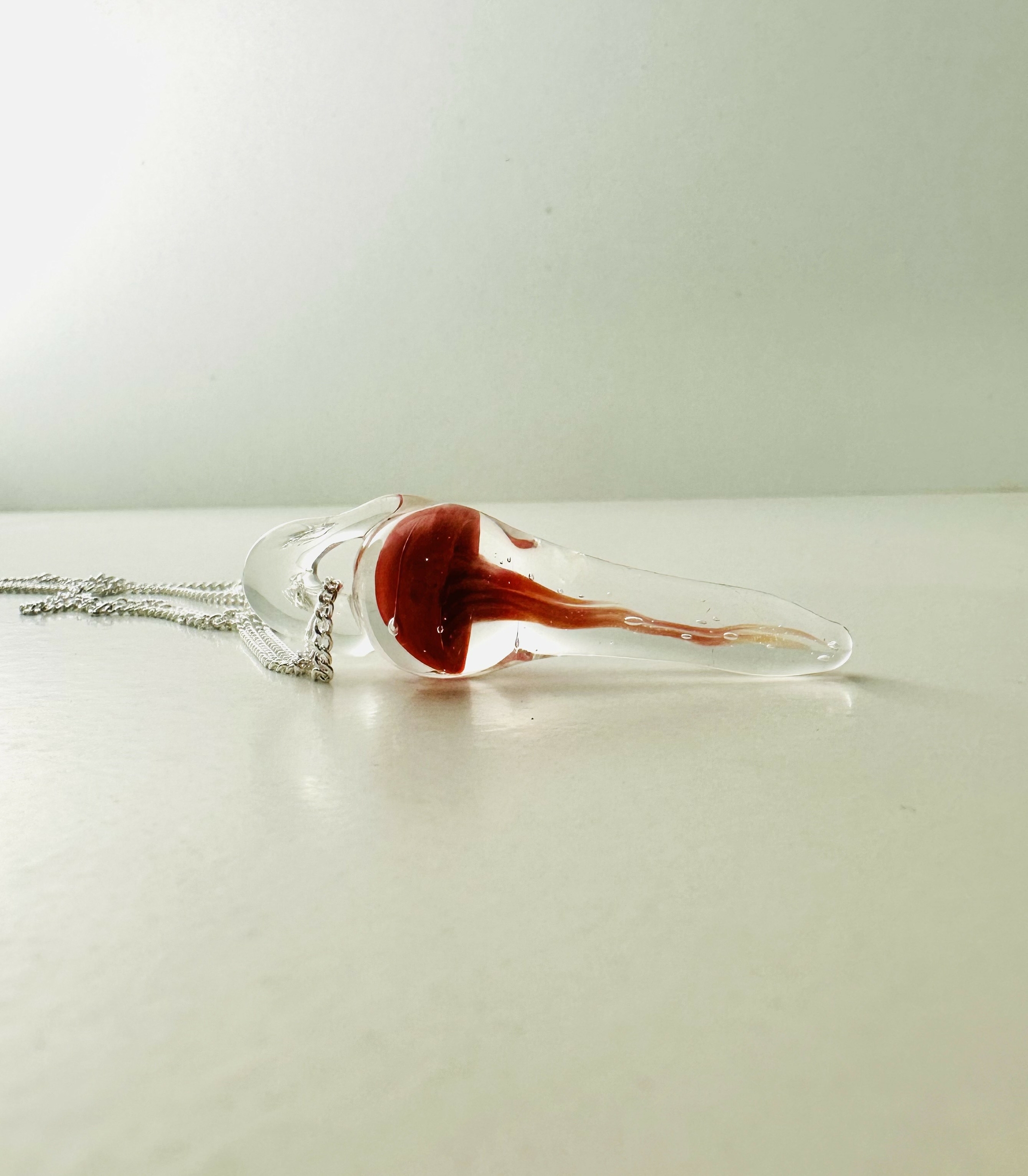 collier méduse rouge