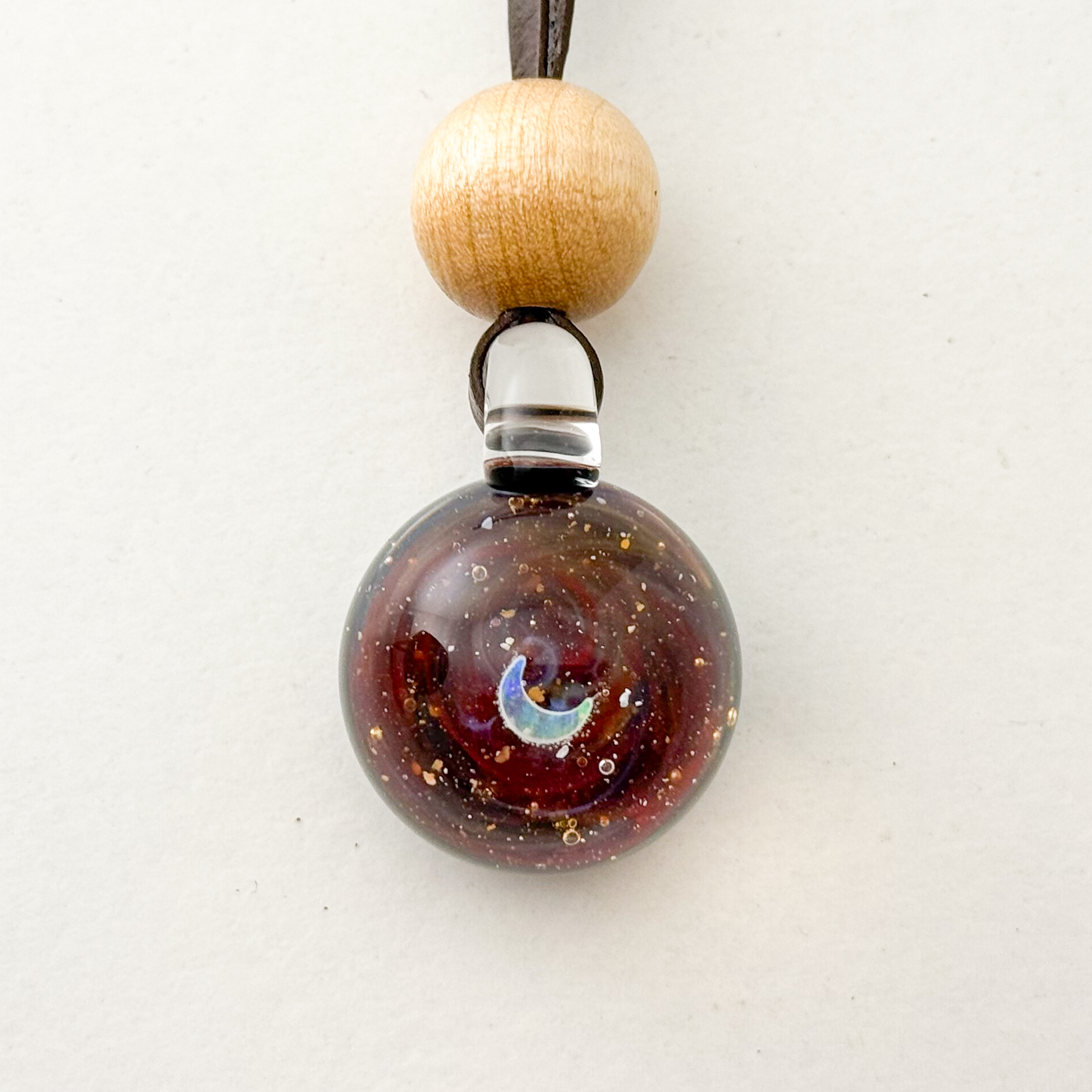 Collier lune en verre fait main