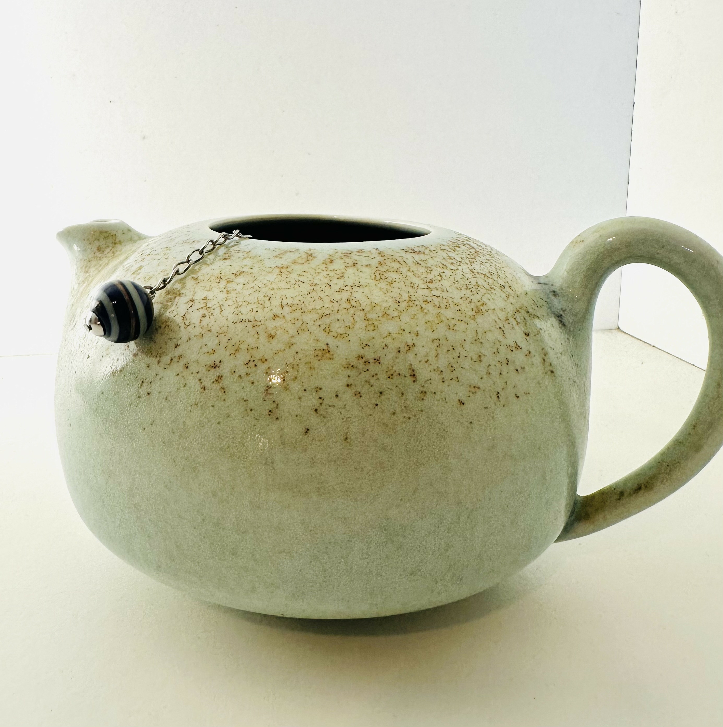 boule à thé décorée d\'une perle en verre
