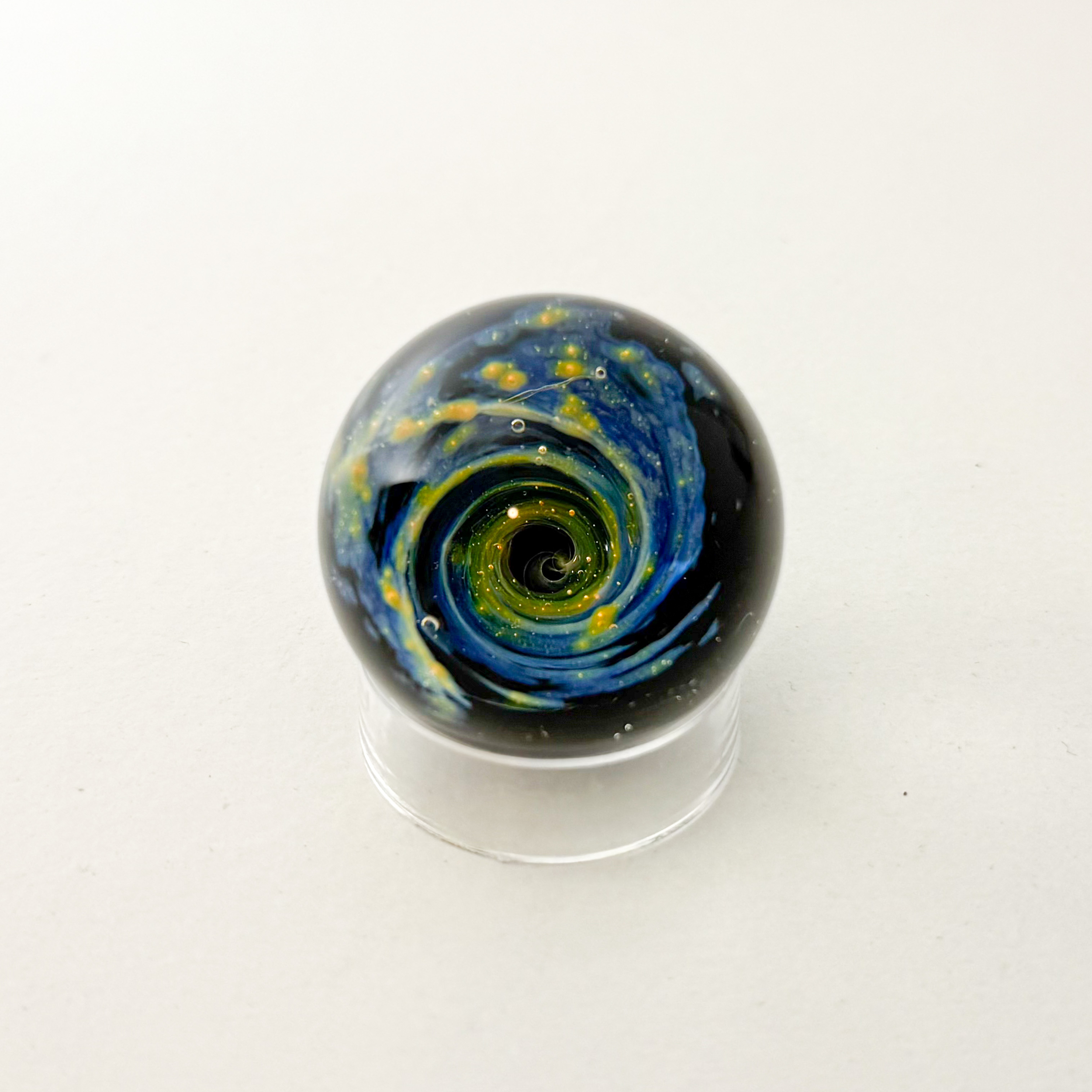 Mini sphère de verre nebuleuse