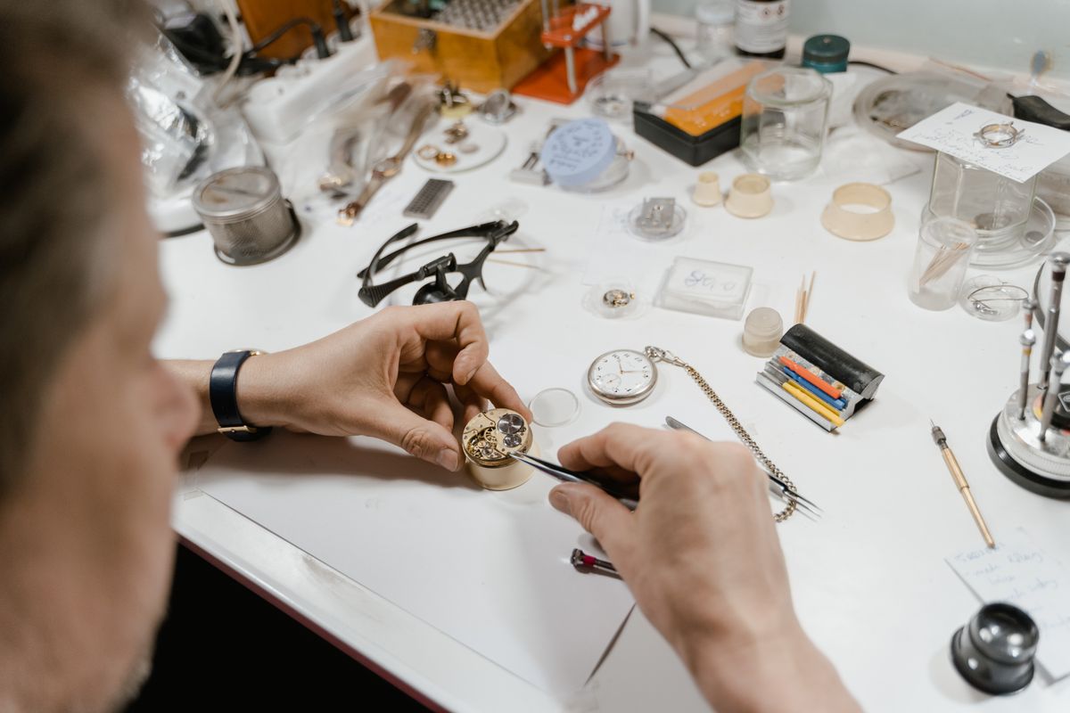 Intervention sur montre à 4 vis