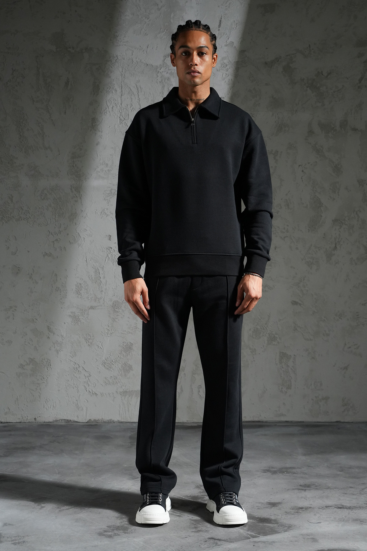 Ensemble Noir sweat col zippé minimal (2)