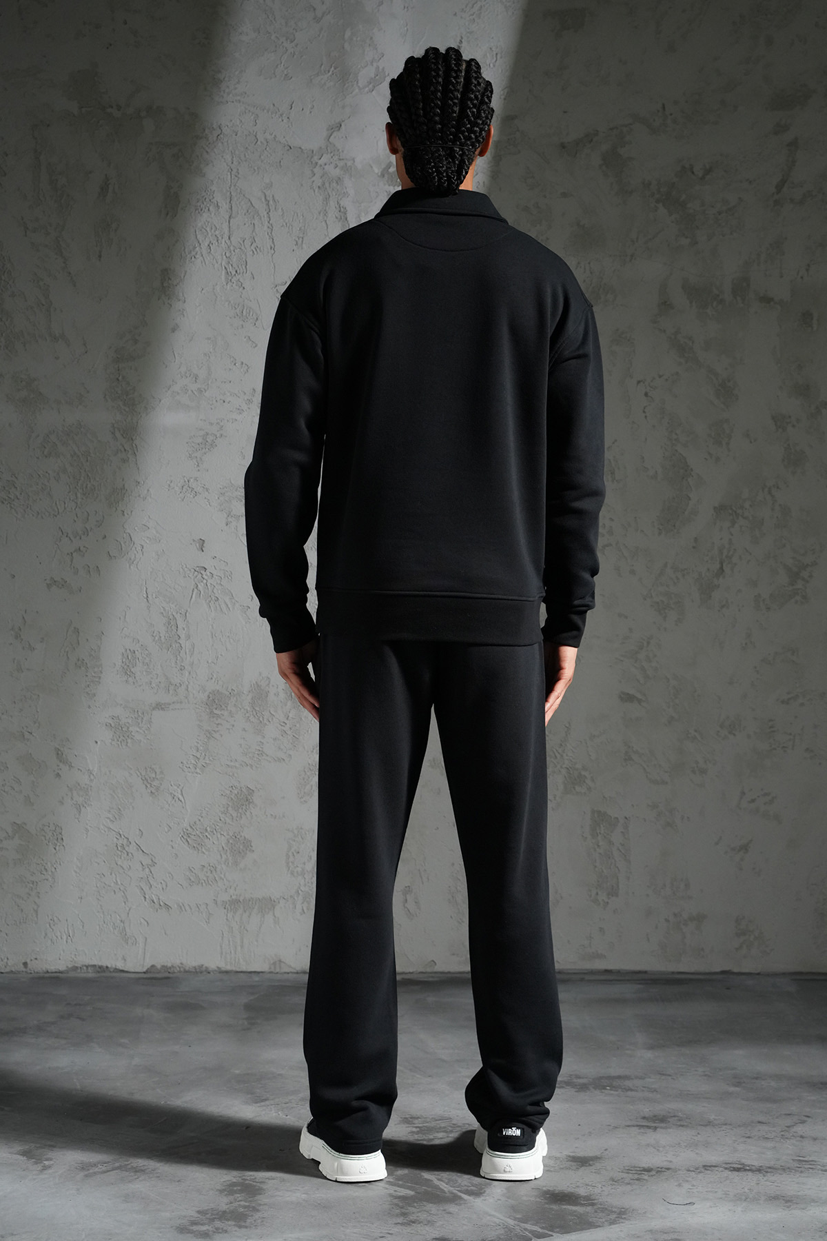 Ensemble Noir sweat col zippé minimal (5)