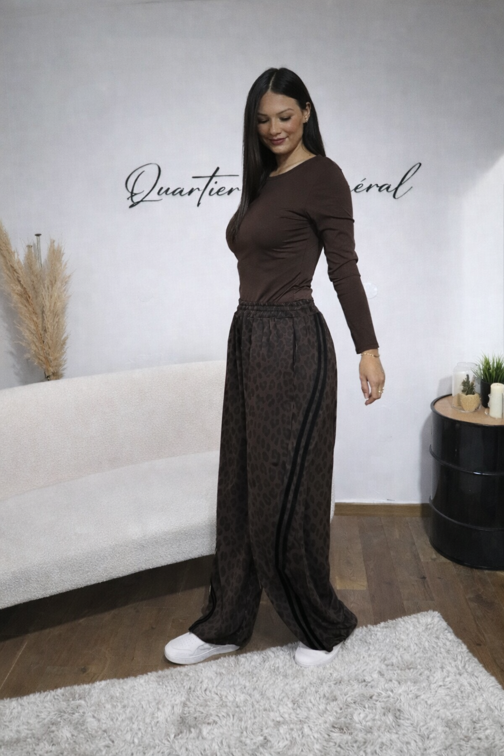 Pantalon jogging léopard bandes noires contrastées