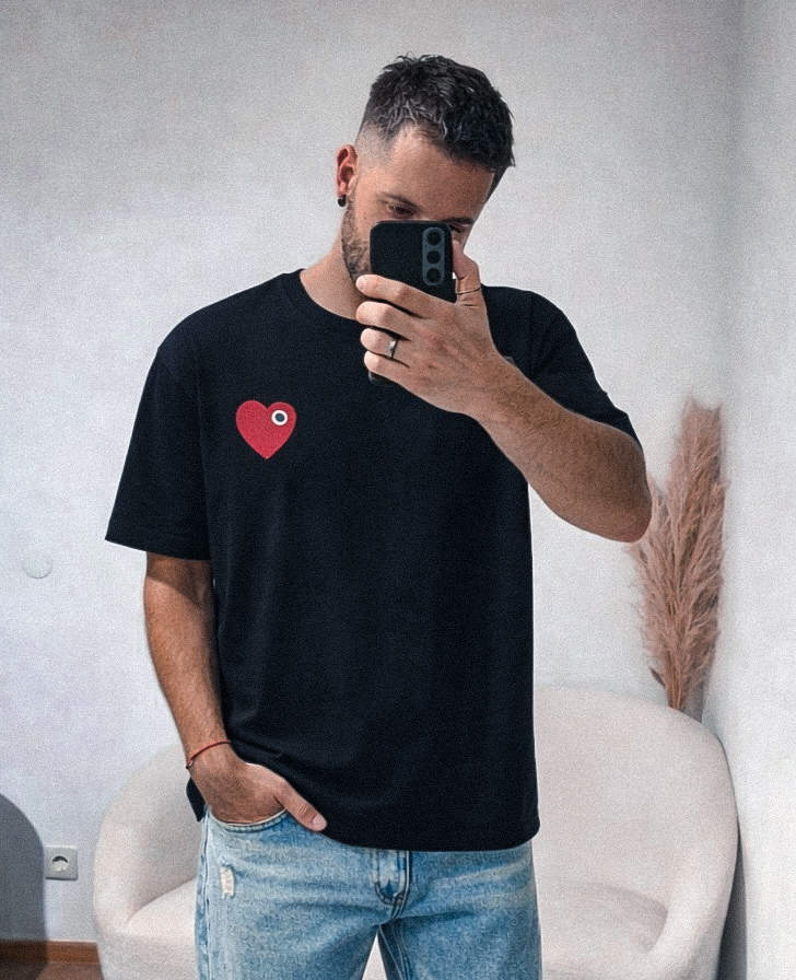Tee-shirt Noir cœur brodé homme (2)