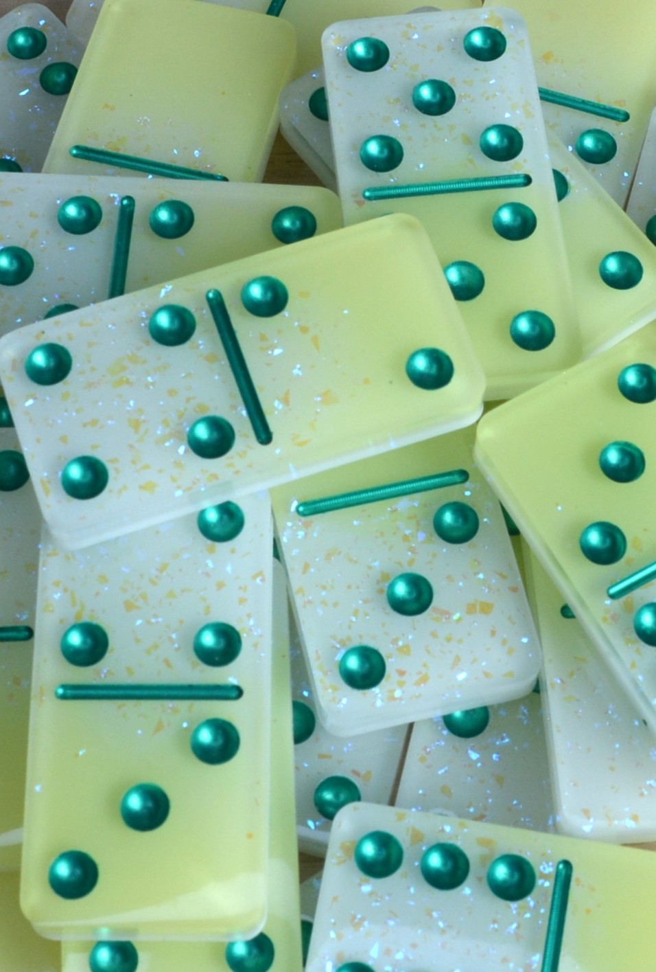 Dominos jaune et paillettes 1