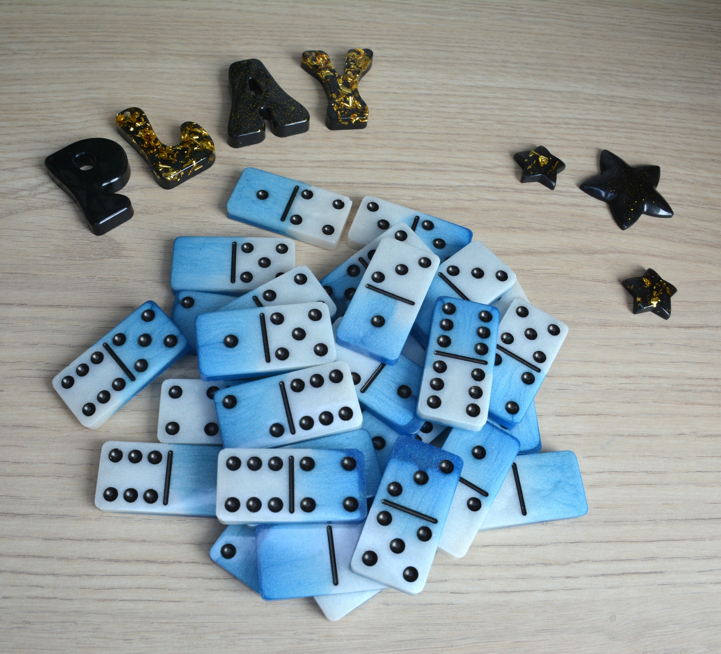 Dominos bleu et blanc